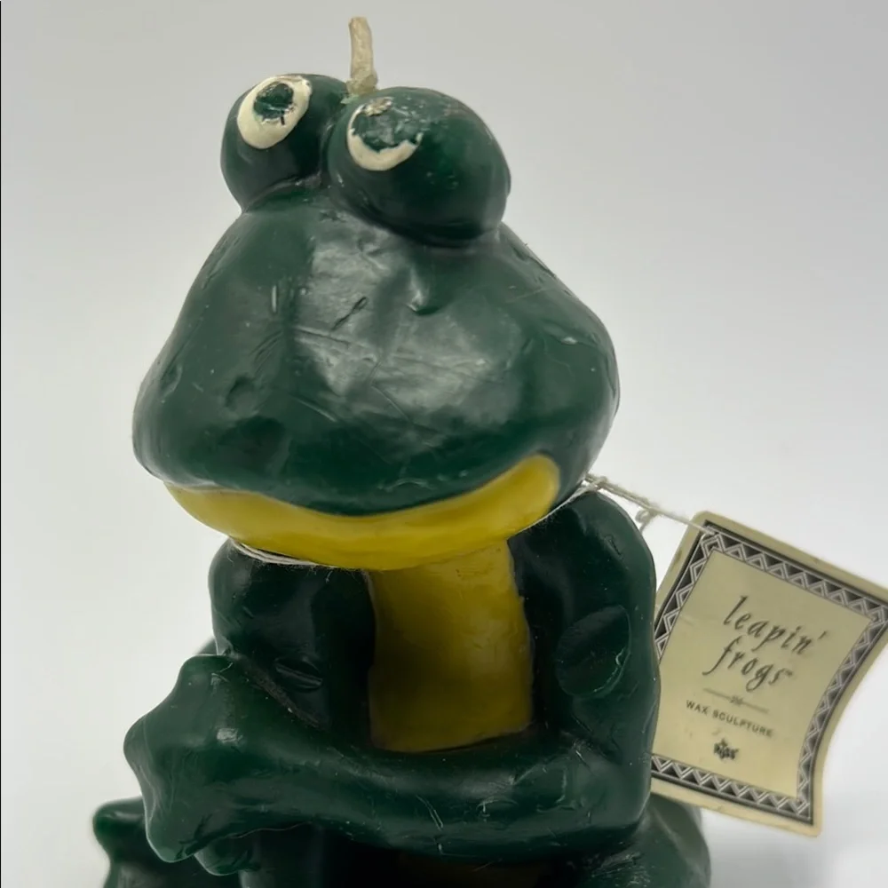 Russ Berrie Leaping Frong Green YellowWax Sculpture Candle Decorative #14078